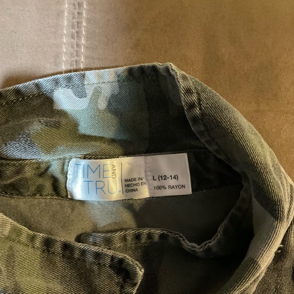 Camo Button Down Shirt (L) - Picture 2 of 5